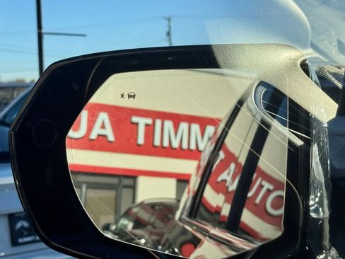 Used 2021 Chevrolet Suburban Premier w/ Premium Package image 19