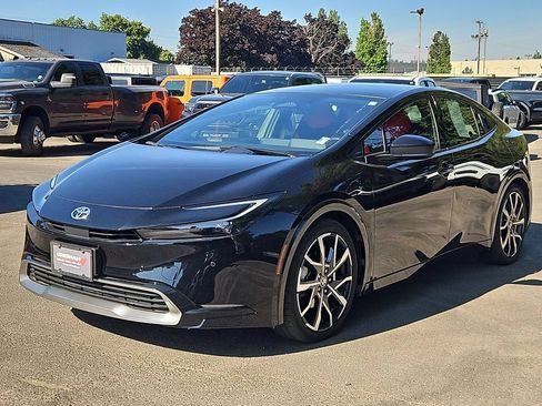 Used 2024 Toyota Prius Prime FWD image 3