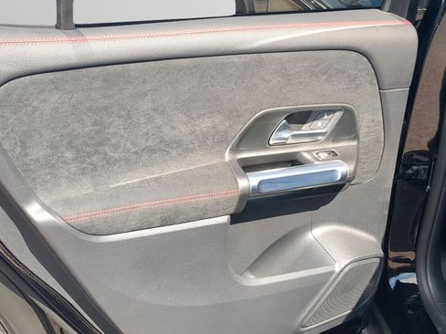 Certified 2025 Mercedes-Benz GLB 250 image 29