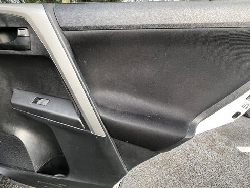 Used 2016 Toyota RAV4 LE image 33