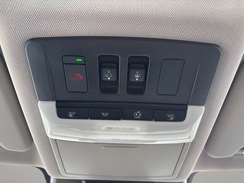 Used 2021 Nissan Rogue SV image 14