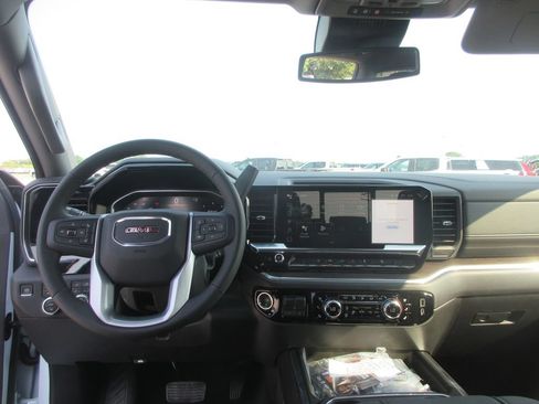New 2026 GMC Sierra 2500 SLT w/ SLT Premium Package AWD/4WD image 16
