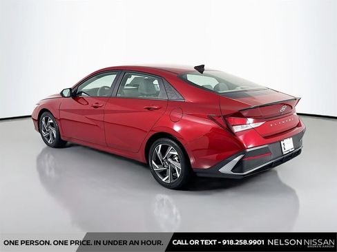 Used 2025 Hyundai Elantra Sport FWD image 7