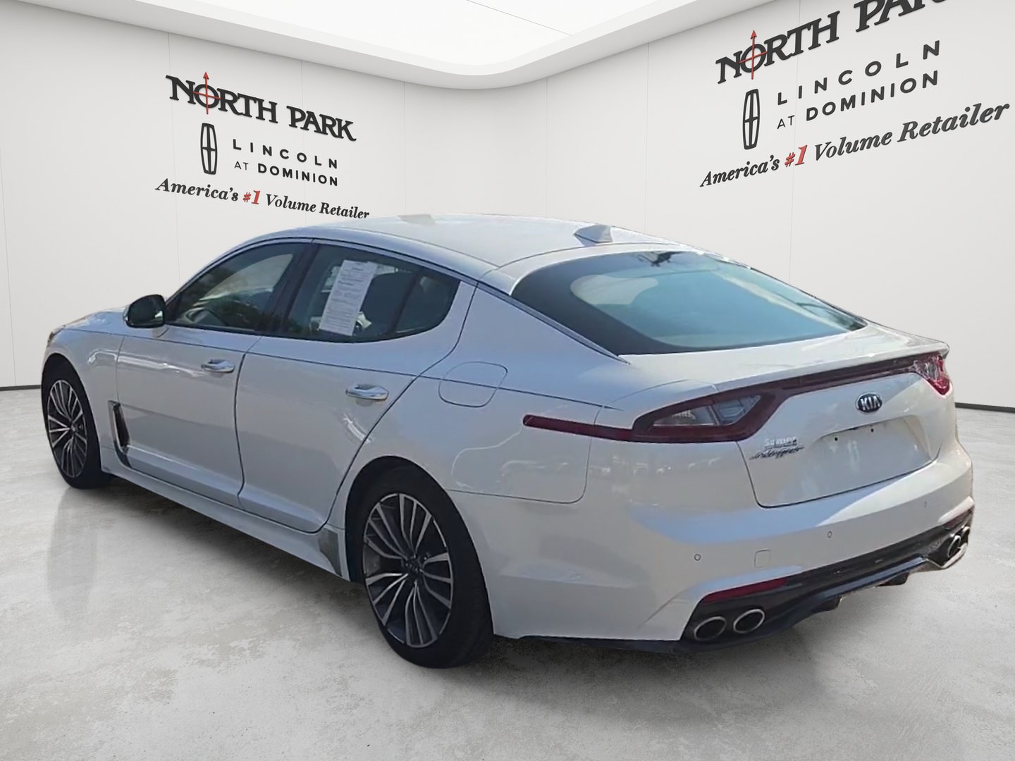 Used 2019 Kia Stinger RWD image 3