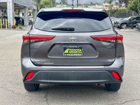 Used 2021 Toyota Highlander L FWD image 7
