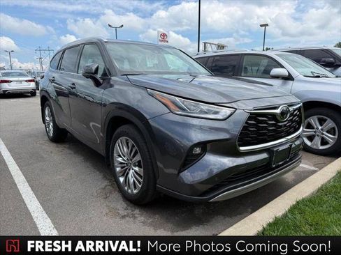 Certified 2024 Toyota Highlander Platinum AWD/4WD image 1