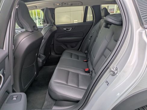 Used 2025 Volvo V60 B5 Cross Country Plus image 25