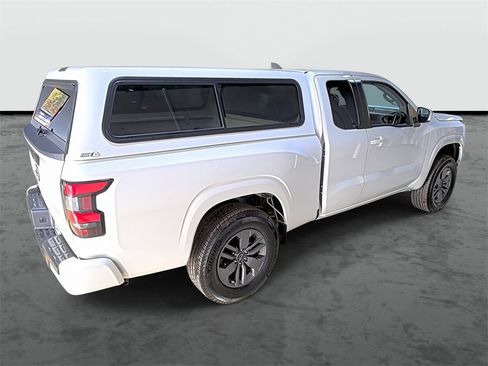 Used 2025 Nissan Frontier SV image 4