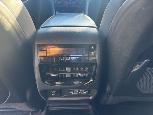 Used 2022 Jeep Grand Cherokee L Laredo image 18