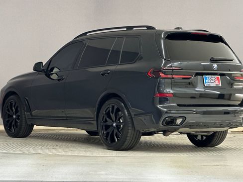 Used 2025 BMW X7 xDrive40i w/ M Sport Package image 3