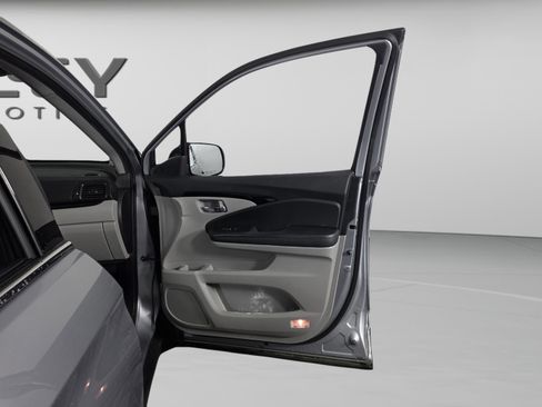 Used 2020 Honda Pilot Touring image 28