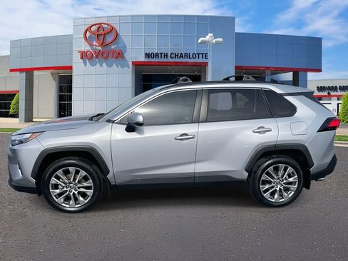 Used 2023 Toyota RAV4 XLE Premium image 7
