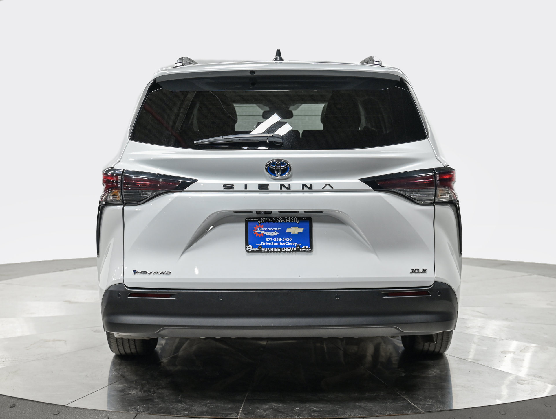 Used 2025 Toyota Sienna XLE w/ XLE Plus Package AWD/4WD image 5