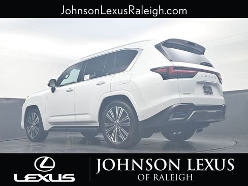 New 2026 Lexus LX 700h Luxury image 18