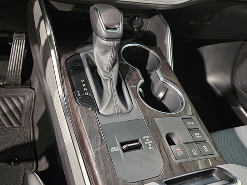 New 2026 Toyota Highlander Platinum AWD/4WD image 19