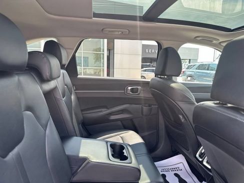 Used 2025 Kia Sorento S w/ Panoramic Sunroof Package FWD image 16