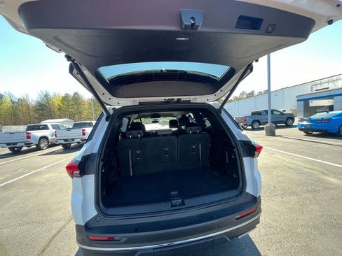 Used 2025 Buick Enclave Preferred image 12