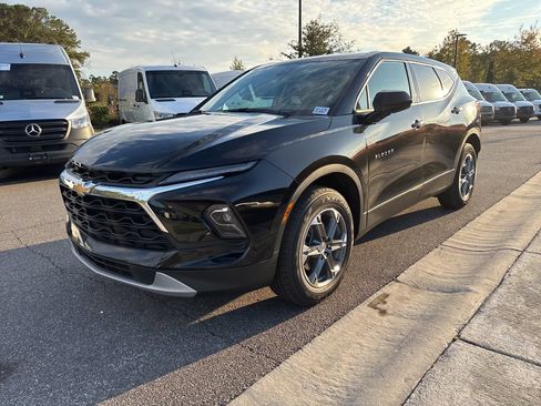 Used 2025 Chevrolet Blazer LT FWD image 9