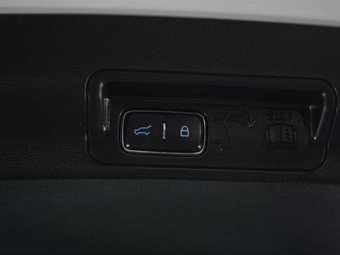 Used 2024 Ford Explorer XLT image 20