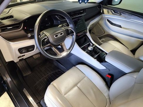 Used 2022 Jeep Grand Cherokee Overland w/ Luxury Tech Group IV image 12