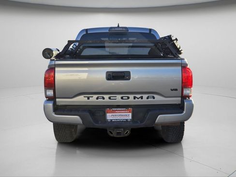 Used 2017 Toyota Tacoma TRD Sport image 18