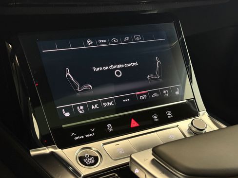 Used 2023 Audi e-tron Premium Plus w/ Premium Plus Package image 25