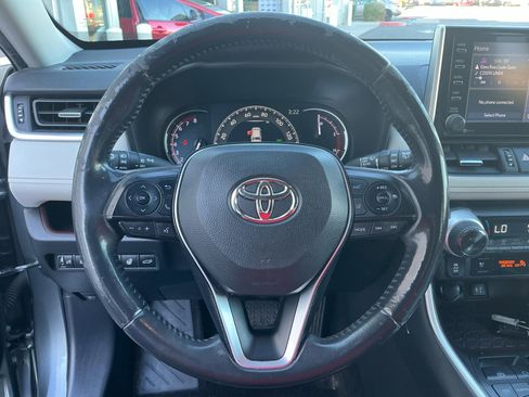 Used 2019 Toyota RAV4 Limited image 9