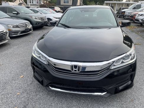 Used 2017 Honda Accord Hybrid Sedan image 2