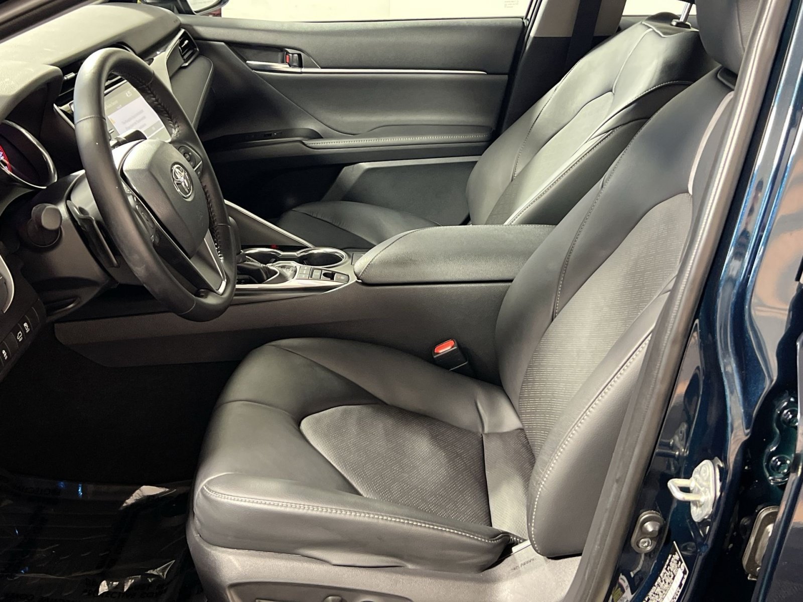 Used 2019 Toyota Camry XSE FWD image 13