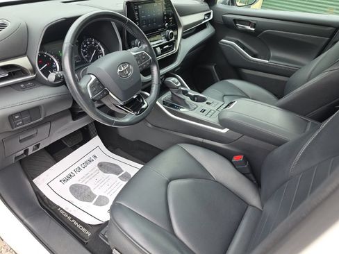 Certified 2020 Toyota Highlander XLE AWD/4WD image 10