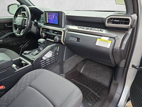 Used 2025 Toyota Tacoma SR5 AWD/4WD image 21