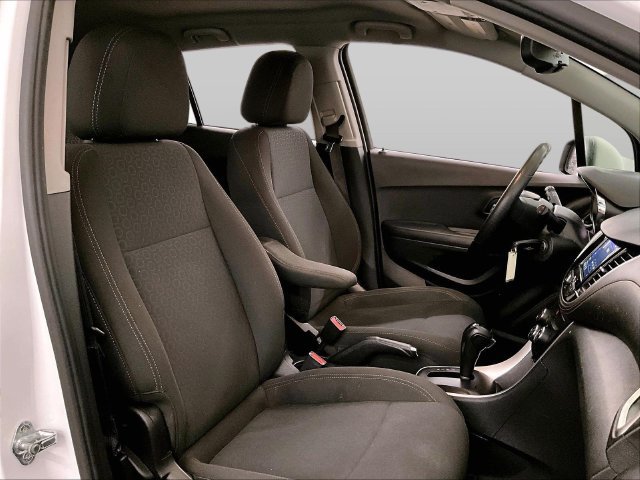 Used 2021 Chevrolet Trax LS w/ Tint and Cruise Package FWD image 7