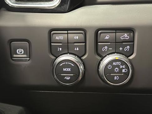 Used 2025 GMC Sierra 2500 Denali w/ Denali Reserve Package AWD/4WD image 30