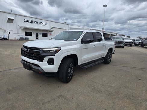 Used 2024 Chevrolet Colorado Z71 w/ Z71 Convenience Package 2 image 7