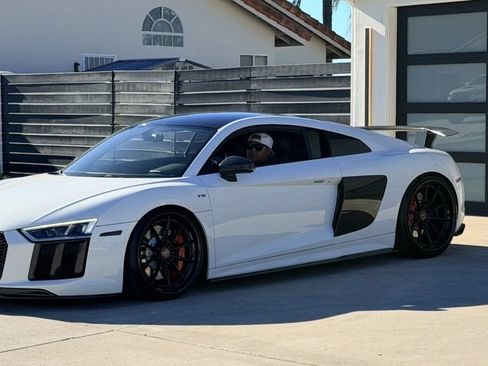 Used 2017 Audi R8 V10 w/ Carbon Exterior Package AWD/4WD image 6