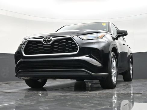 Used 2022 Toyota Highlander L FWD image 28
