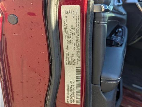 Used 2022 Jeep Grand Cherokee Overland w/ Luxury Tech Group IV image 17