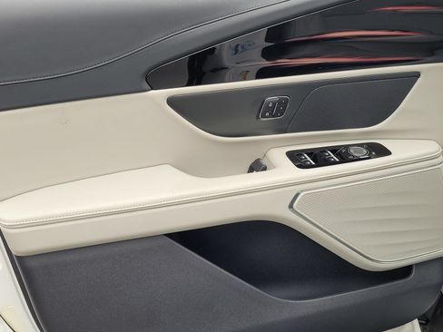 Used 2026 Lincoln Nautilus Premier w/ Jet Appearance Package AWD/4WD image 10