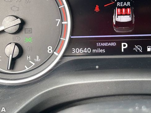 Used 2025 Nissan Rogue SV FWD image 32