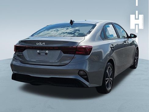 Used 2023 Kia Forte LXS FWD image 4