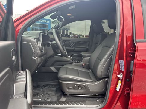 Used 2025 Chevrolet Colorado Trail Boss image 16