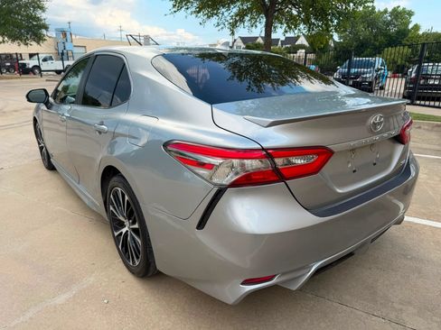 Used 2019 Toyota Camry SE FWD image 8