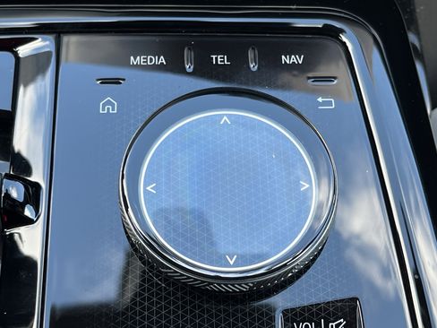 Used 2024 BMW 530i w/ Premium Package image 7