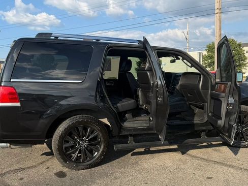 Used 2015 Lincoln Navigator 4WD image 24