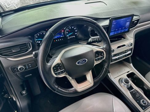 Used 2021 Ford Explorer XLT w/ Equipment Group 202A AWD/4WD image 24