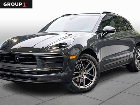 Used 2025 Porsche Macan image 1