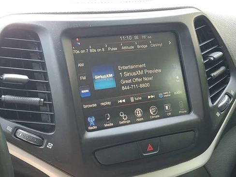 Used 2016 Jeep Cherokee Trailhawk AWD/4WD image 12
