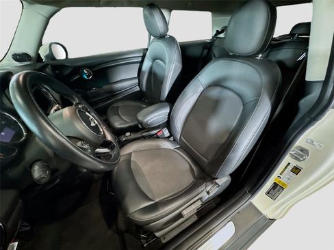 Used 2018 MINI Cooper 2-Door Hardtop image 10