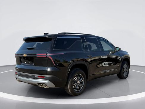 Used 2026 Chevrolet Traverse LT FWD image 5