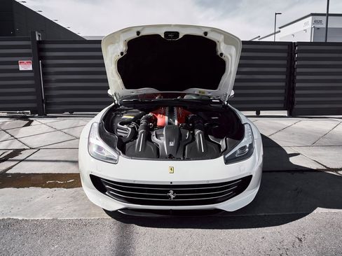 Used 2019 Ferrari GTC4Lusso image 15
